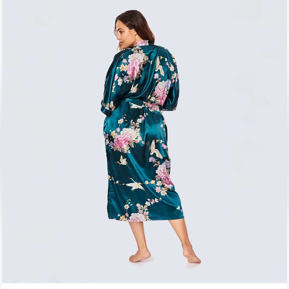 Kim + Ono CHRYSANTHEMUM & CRANE LONG KIMONO ROBE (PLUS SIZE) color Peacock